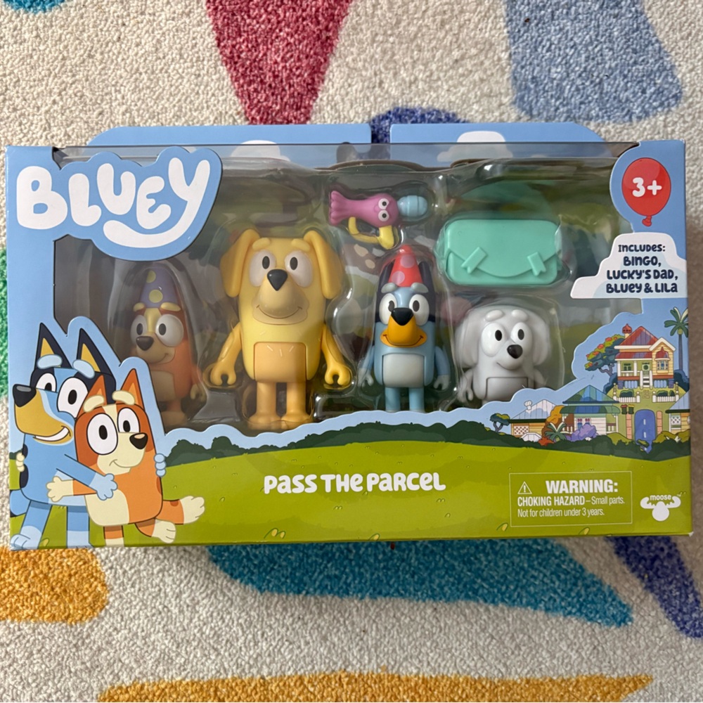 Bluey Pass the Parcel Figurine Set - New unopened